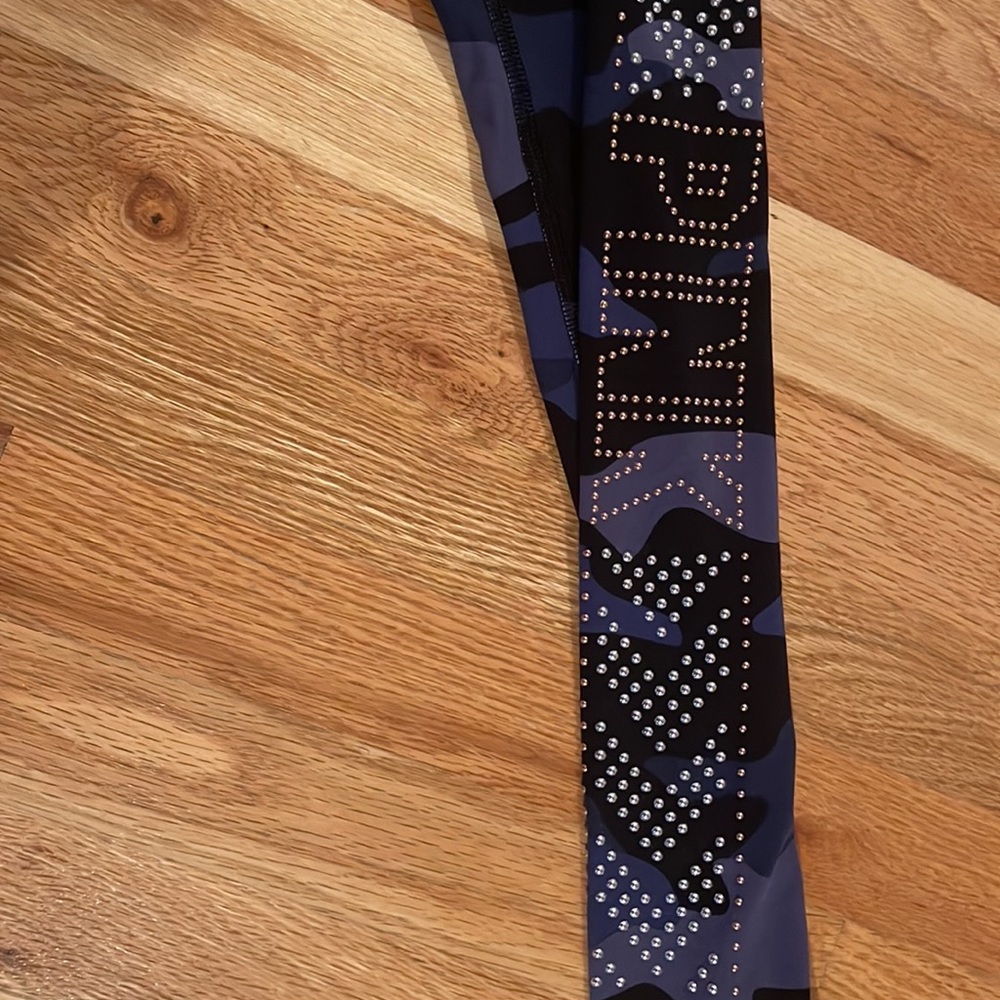 Victoria’s Secret PINK ultimate legging. Size extra small. Blue camo.